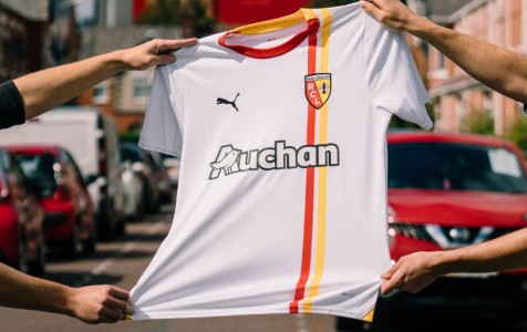 Le RC Lens présente le 3ème maillot à Lens et à Manchester 